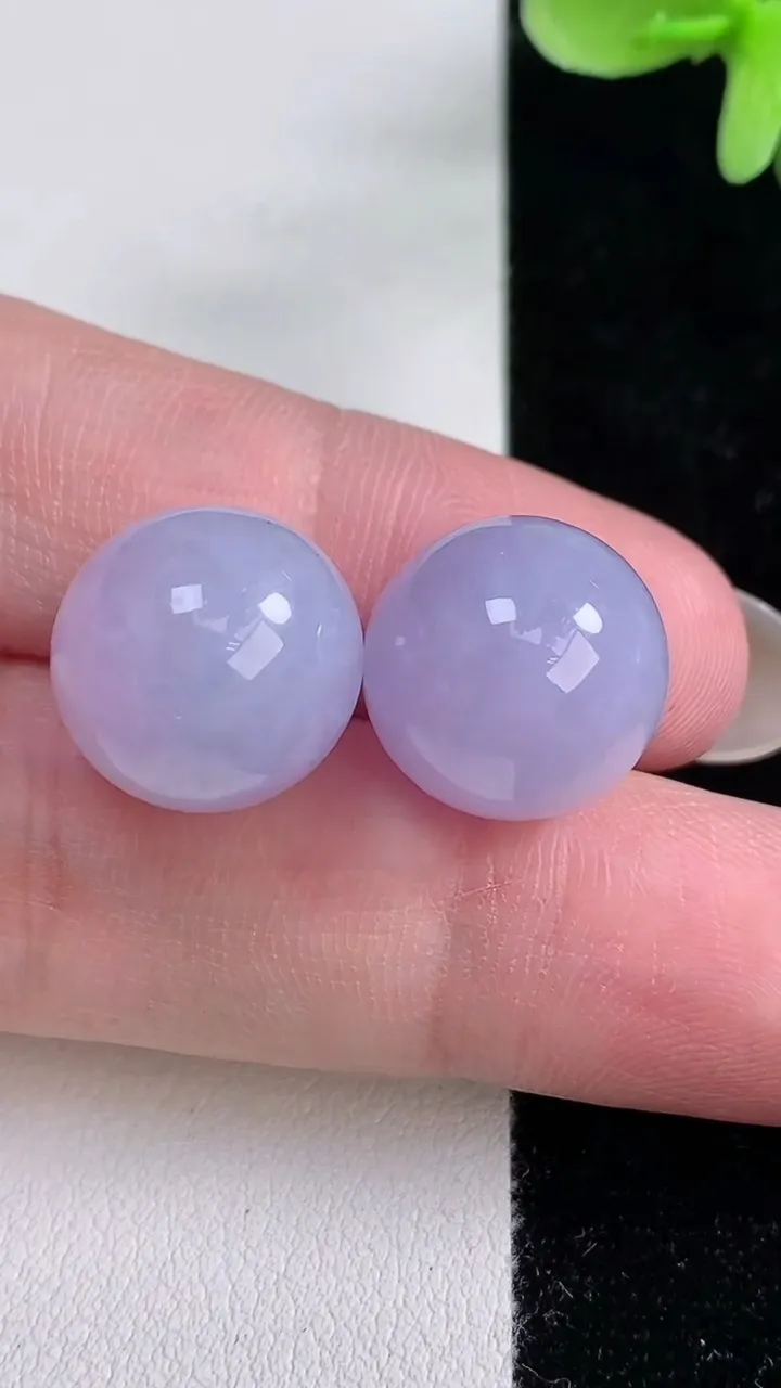 天然A货翡翠紫罗兰圆珠镶嵌件一对，尺寸14.3，重量:11.28g12月14日
工厂直销收藏佳品,种好水足，色泽均匀，有种有色，上手高大气！