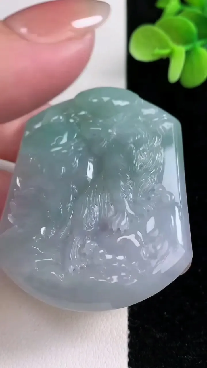 天然A货翡翠生肖虎吊坠，尺寸52.5-44.5-5.8，重量:33.92g
12月14日