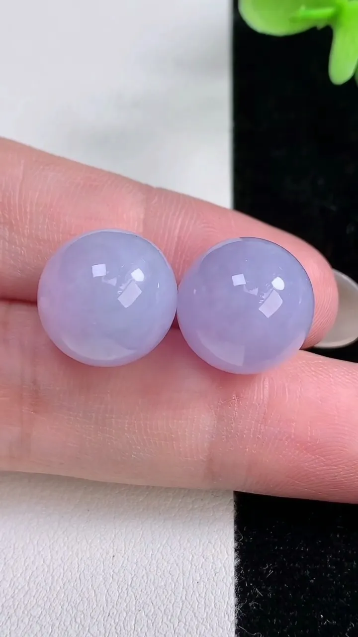 天然A货翡翠紫罗兰圆珠镶嵌件一对，尺寸14.3，重量:11.28g12月14日
工厂直销收藏佳品,种好水足，色泽均匀，有种有色，上手高大气！