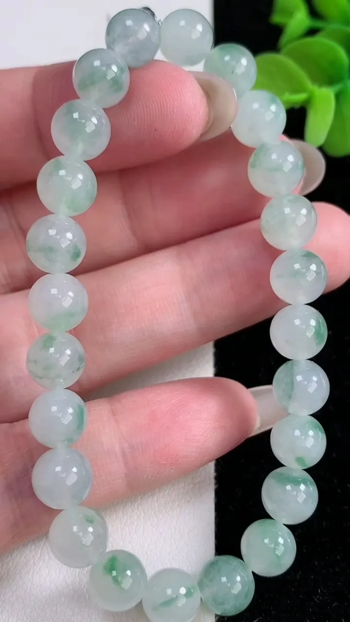 天然A货翡翠圆珠手串，尺寸7.5-24颗，重量:21.27g12月14日
工厂直销收藏佳品,种好水足