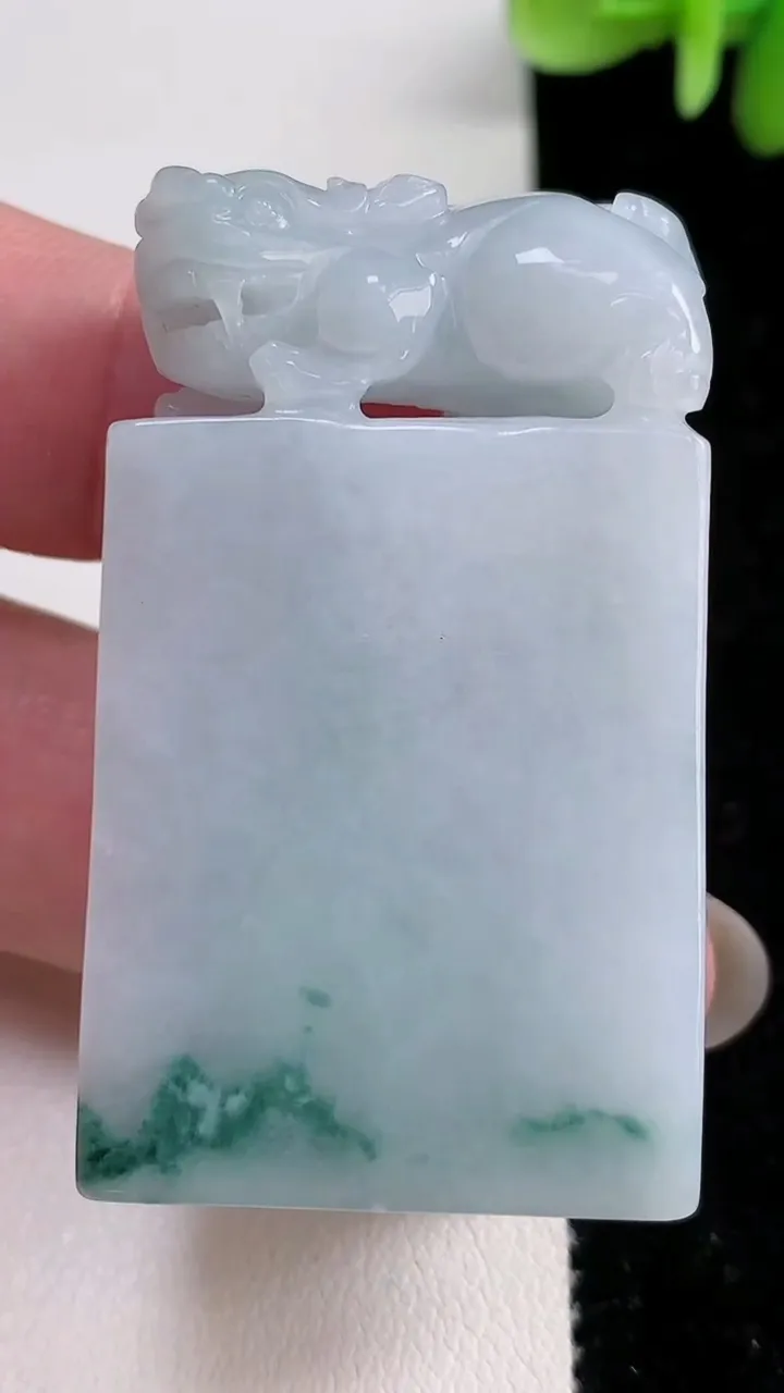 天然A货翡翠飘花貔貅印章，尺寸48-28.8-13.5，重:54.82g
12月14日