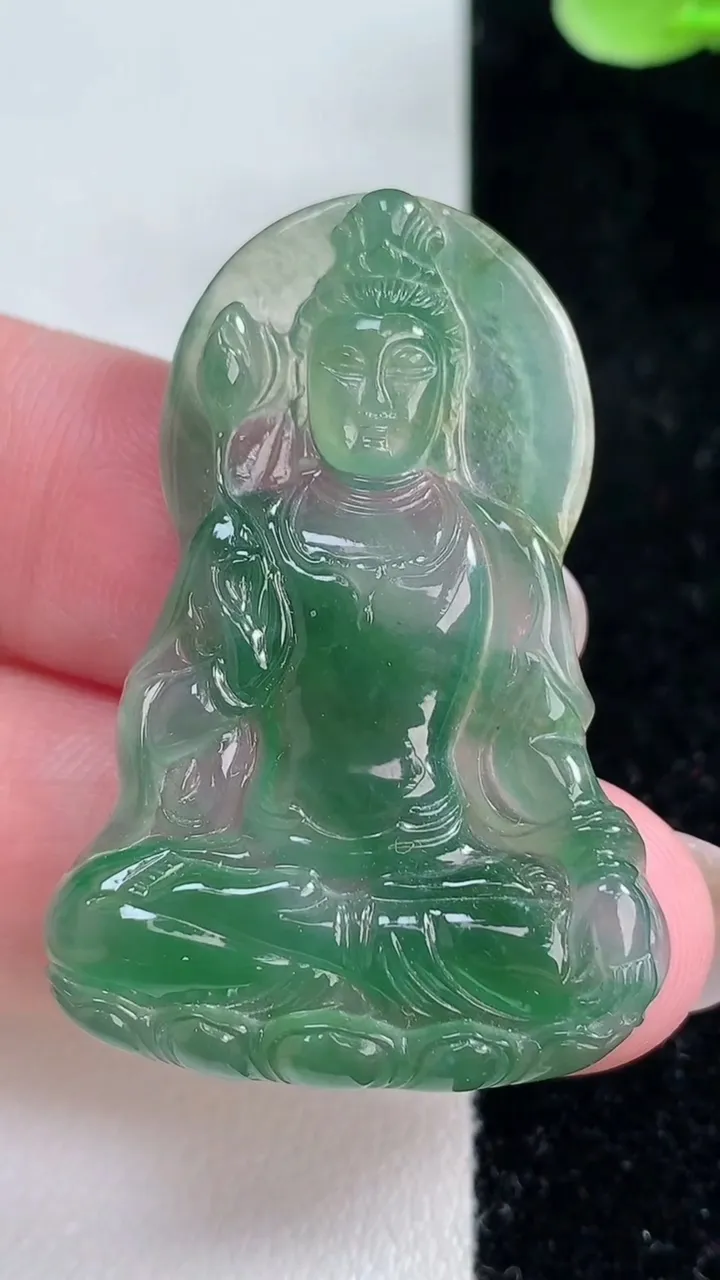 天然A货翡翠大势至菩萨吊坠，尺寸41.7-29-3.5，重量:7.67g
12月14日