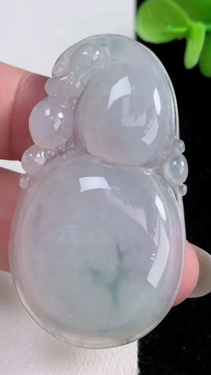 天然A货翡翠冰种飘花葫芦吊坠，尺寸53.3-29.3-6，重量:16.83g
12月14日