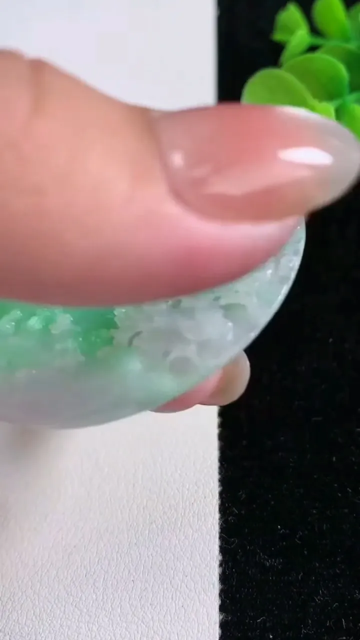 天然A货翡翠山水牌吊坠，尺寸22.5-4.5，重量:26.88g
12月14日