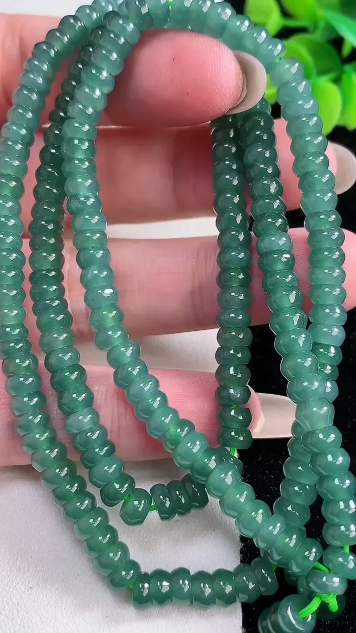 天然A货翡翠算盘珠项链，尺寸5.5，重:42.62g12月14日
工厂直销收藏佳品,种好水足，色泽均
