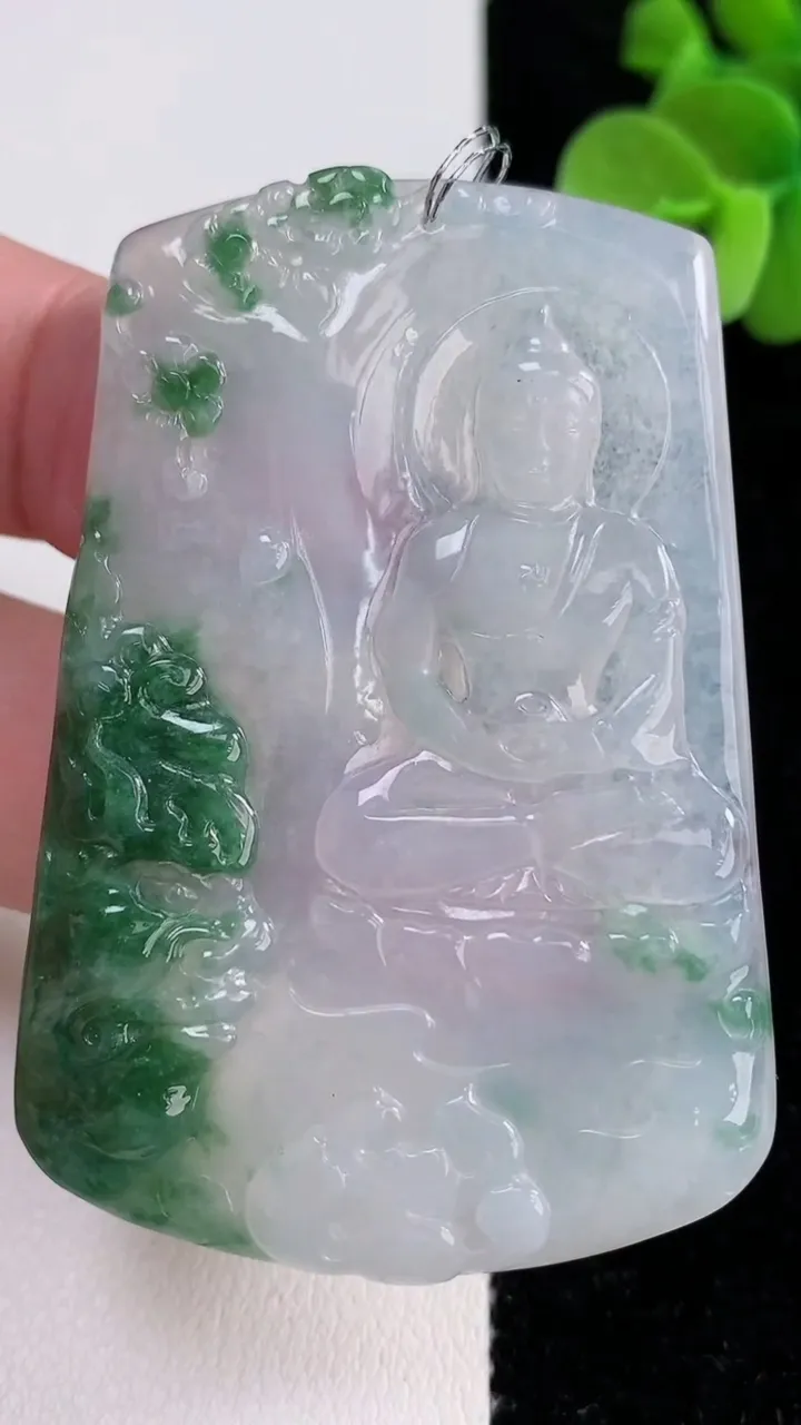 天然A货翡翠冰种飘花一念之间吊坠，尺寸60-41.2-4，重量:25.98g
12月14日