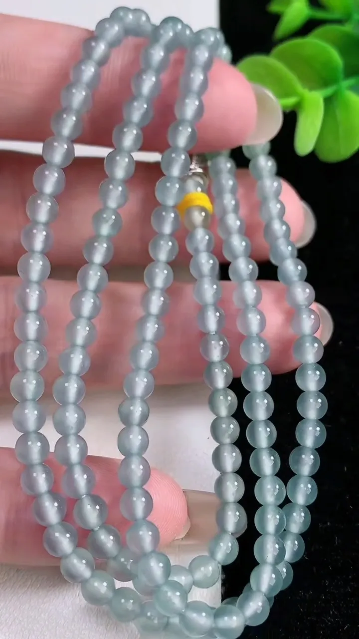天然A货翡翠种蓝水小米珠项链，尺寸4-138颗，重量:20.64g12月14日
工厂直销收藏佳品,种好水足，色泽均匀，有种有色，上手高大气！