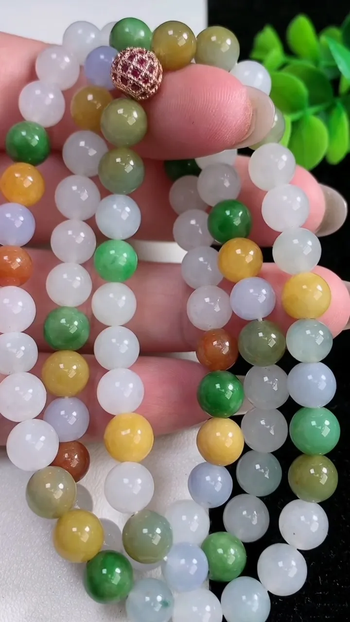 天然A货翡翠三彩圆珠项链，尺寸7-84颗，重量:64.42g
12月14日