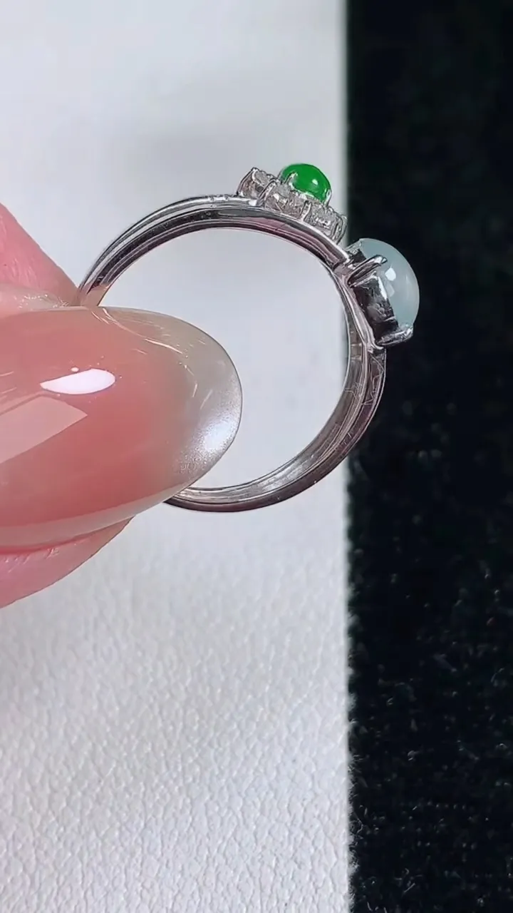天然A货翡翠蛋面戒指，尺寸17.6-6-5.5-3.8，重量:2.20g2025年12月14日
工厂直销收藏佳品,种好水足，色泽均匀，有种有色，上手高大气！