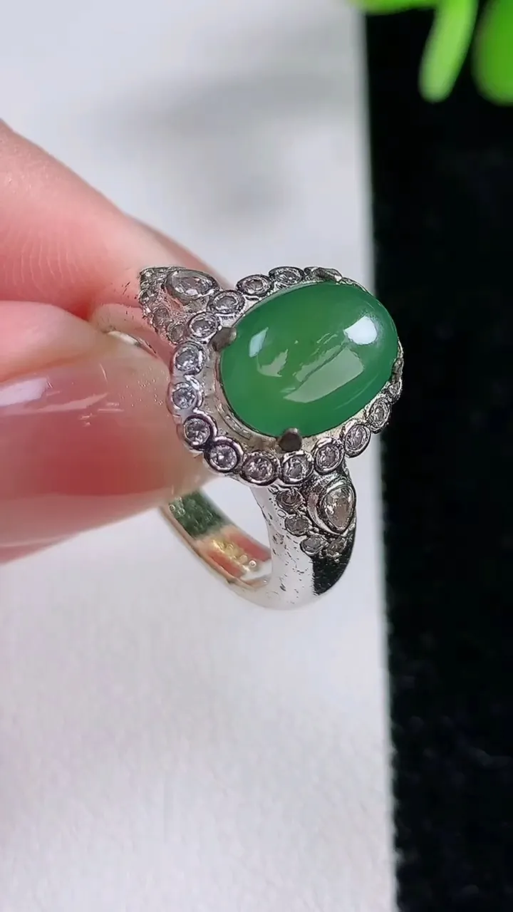 天然A货翡翠蛋面戒指，尺寸13-12，重:9.40g2025年12月14日
工厂直销收藏佳品,种好水
