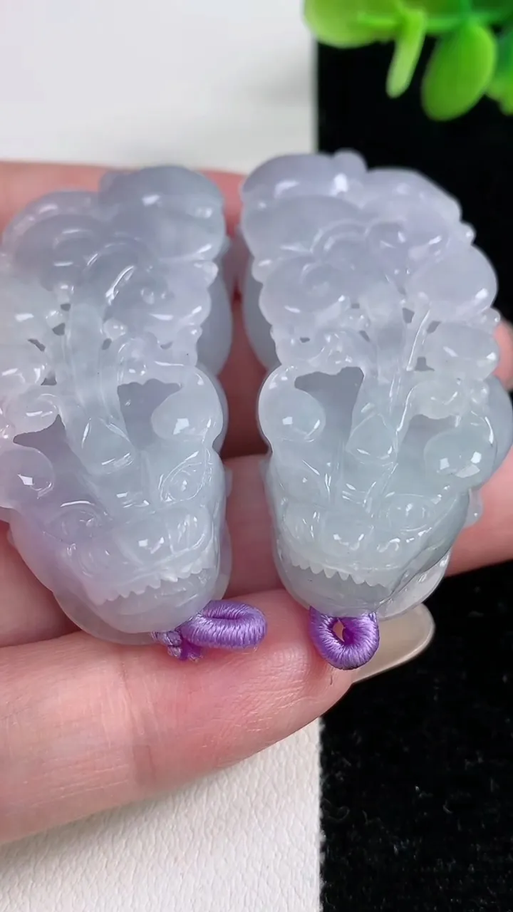 天然A货翡翠紫罗兰貔貅吊坠一对，尺寸50-23-15.2，重量:81.12g
12月14日