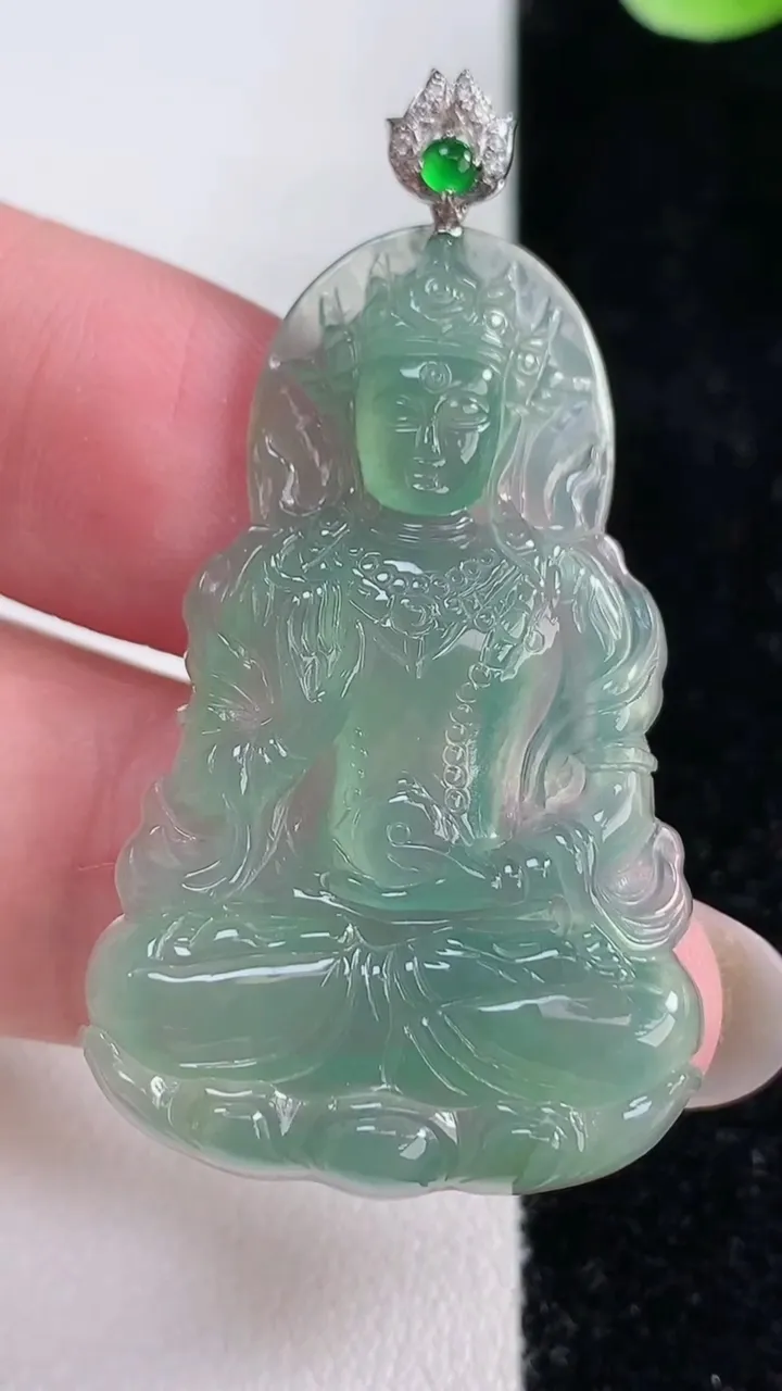 天然A货翡翠度母观音吊坠，尺寸39.6-25.2-3.5，重量:6.80g
12月14日