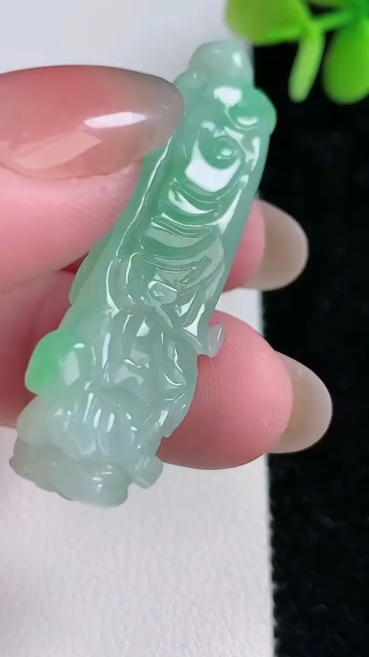 天然A货翡翠白菜吊坠，尺寸50.7-15-13.3，重:13.58g
12月14日