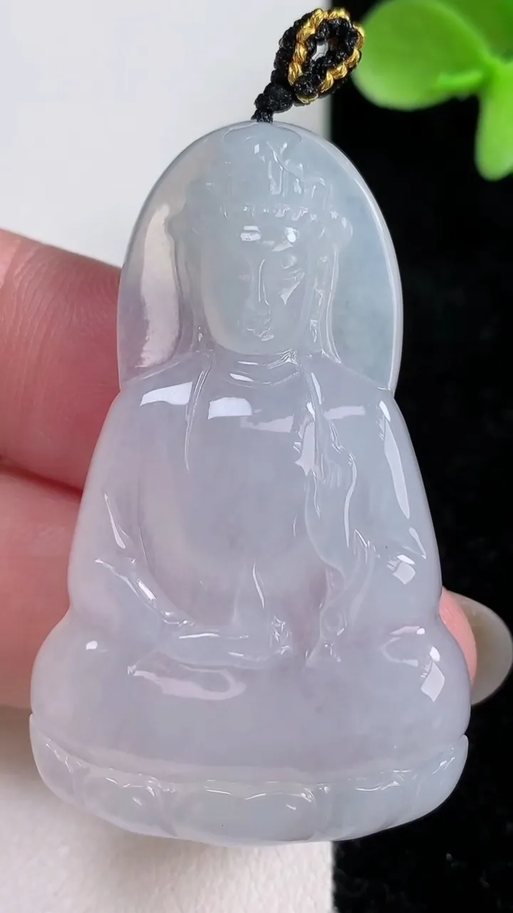天然A货翡翠观音菩萨吊坠，尺寸49.6-30.5-5，重量:15.92g
12月14日