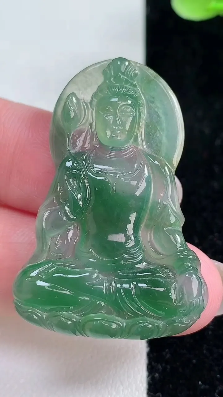 天然A货翡翠大势至菩萨吊坠，尺寸41.7-29-3.5，重量:7.67g
12月14日