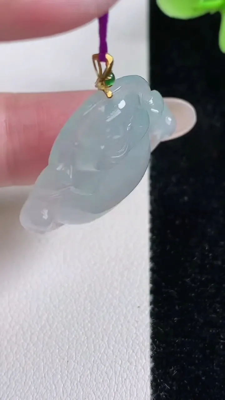 天然A货翡翠佛公吊坠，尺寸27.6-30.7-5.4，重量:7.35g
12月14日