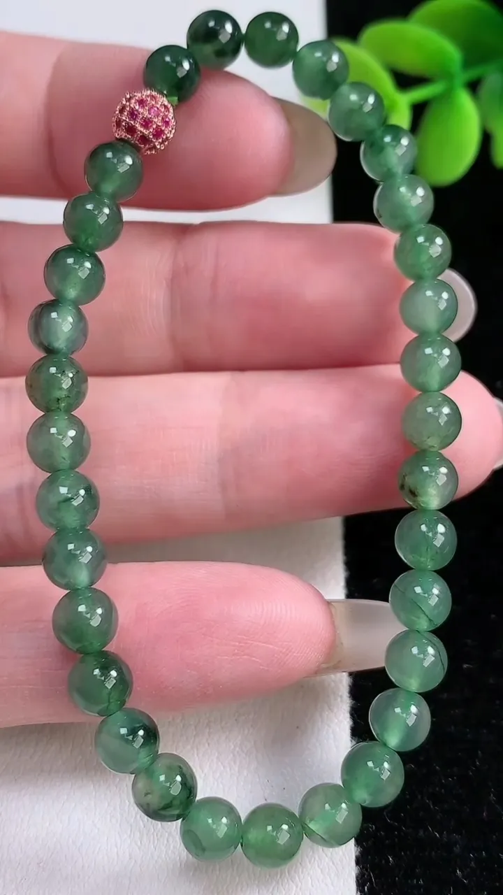 天然A货翡翠圆珠手串，尺寸5.7-32颗，重:11.02g12月14日
工厂直销收藏佳品,种好水足，