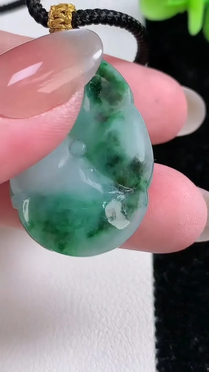 天然A货翡翠年年有余吊坠，尺寸37-23.8-10.2，重:11.36g
12月14日