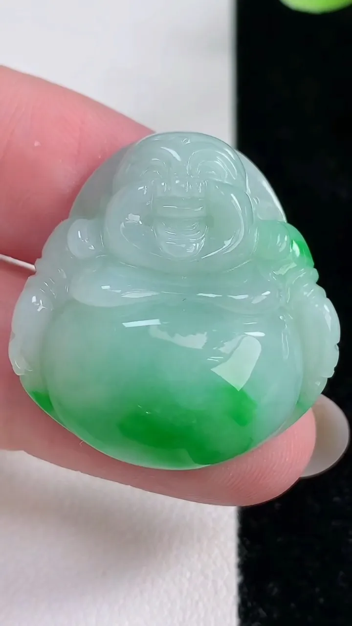 天然A货翡翠佛公吊坠，尺寸28.8-28.2-8.2，重量:13.11g
12月14日