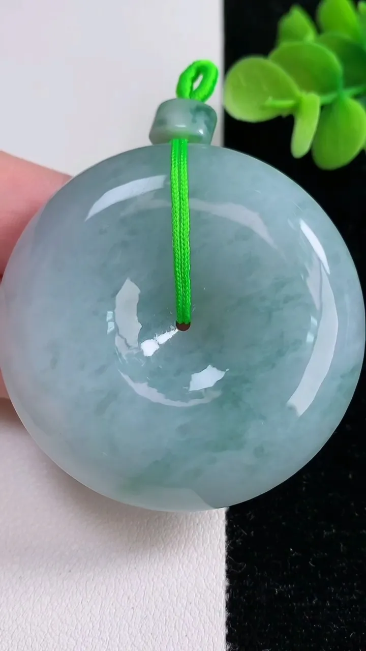 天然A货翡翠飘花平安扣吊坠，尺寸49-12，重量:62.63g
12月14日