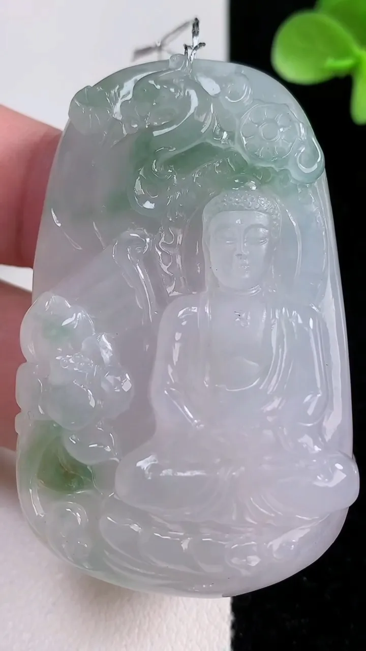 天然A货翡翠大日如来吊坠，尺寸56-35.4-9.2，重量:38.72g
12月14日