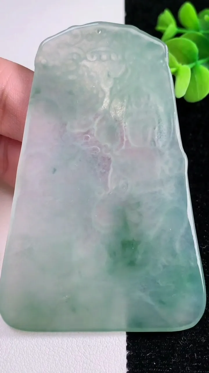 天然A货翡翠冰种飘花文殊菩萨吊坠，尺寸81.2-54.8-4.2，重量:42.05g
12月14日