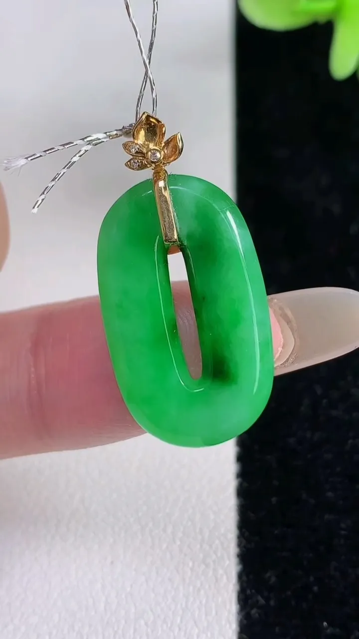 天然A货翡翠福贝吊坠，尺寸24-14.4-3，重量:3.32g
12月14日