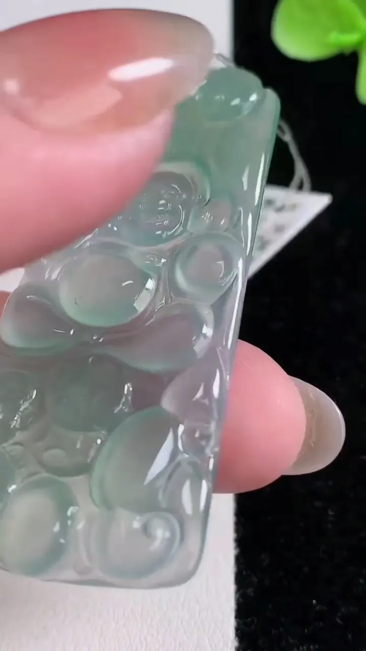 天然A货翡翠逍遥佛吊坠，尺寸58.6-28.8-3.2，重量:13.00g
12月14日