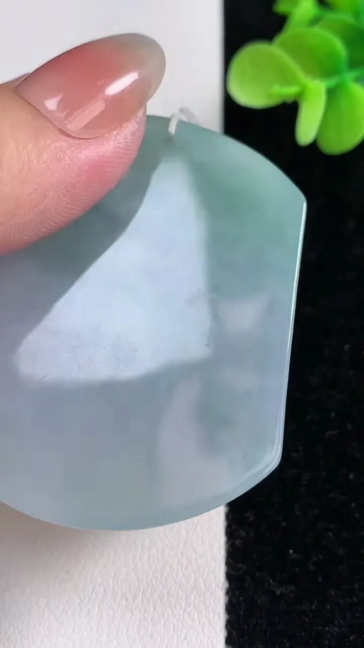 天然A货翡翠生肖虎吊坠，尺寸52.5-44.5-5.8，重量:33.92g
12月14日