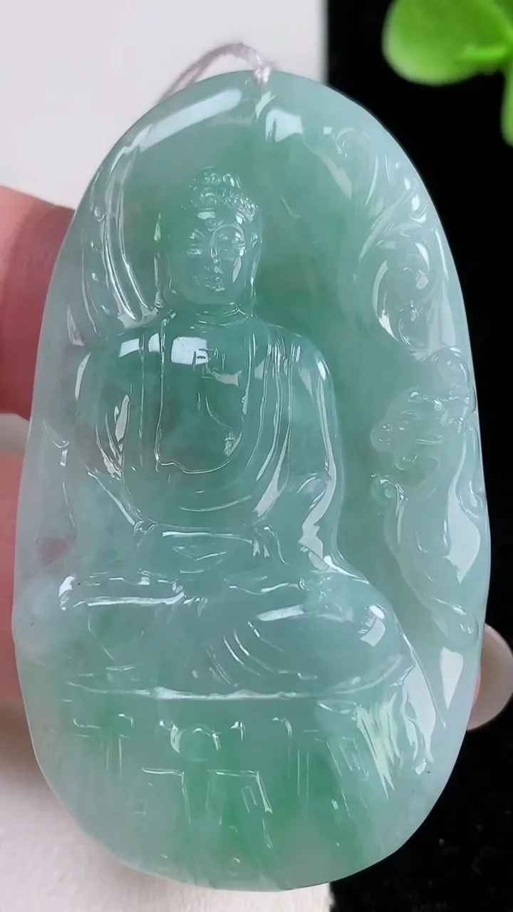 天然A货翡翠大日如来吊坠，尺寸57.3-33-5.3，重量:24.09g
12月14日