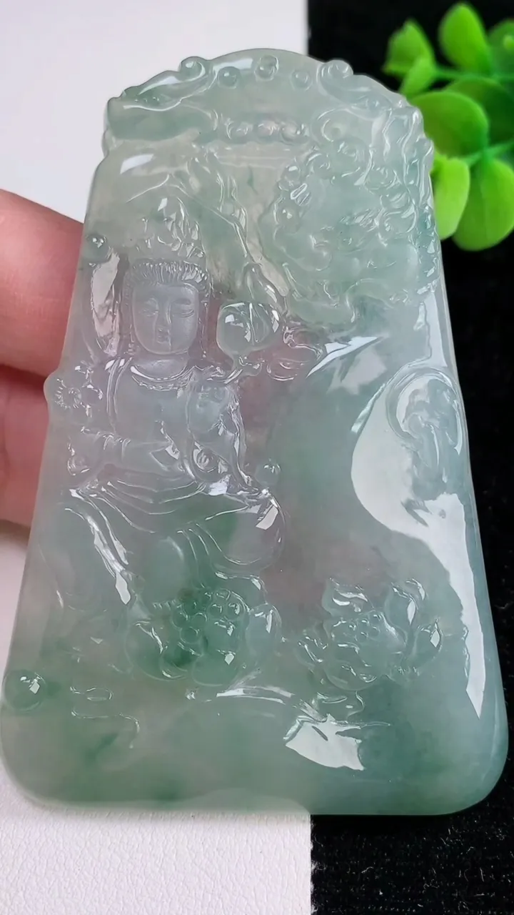 天然A货翡翠冰种飘花文殊菩萨吊坠，尺寸81.2-54.8-4.2，重量:42.05g
12月14日