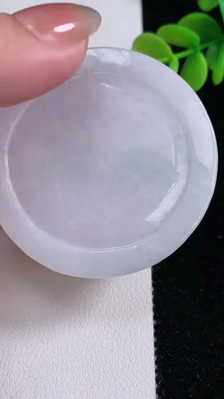 天然A货翡翠生肖蛇吊坠，尺寸53.8-6.5，重:34.48g
12月14日