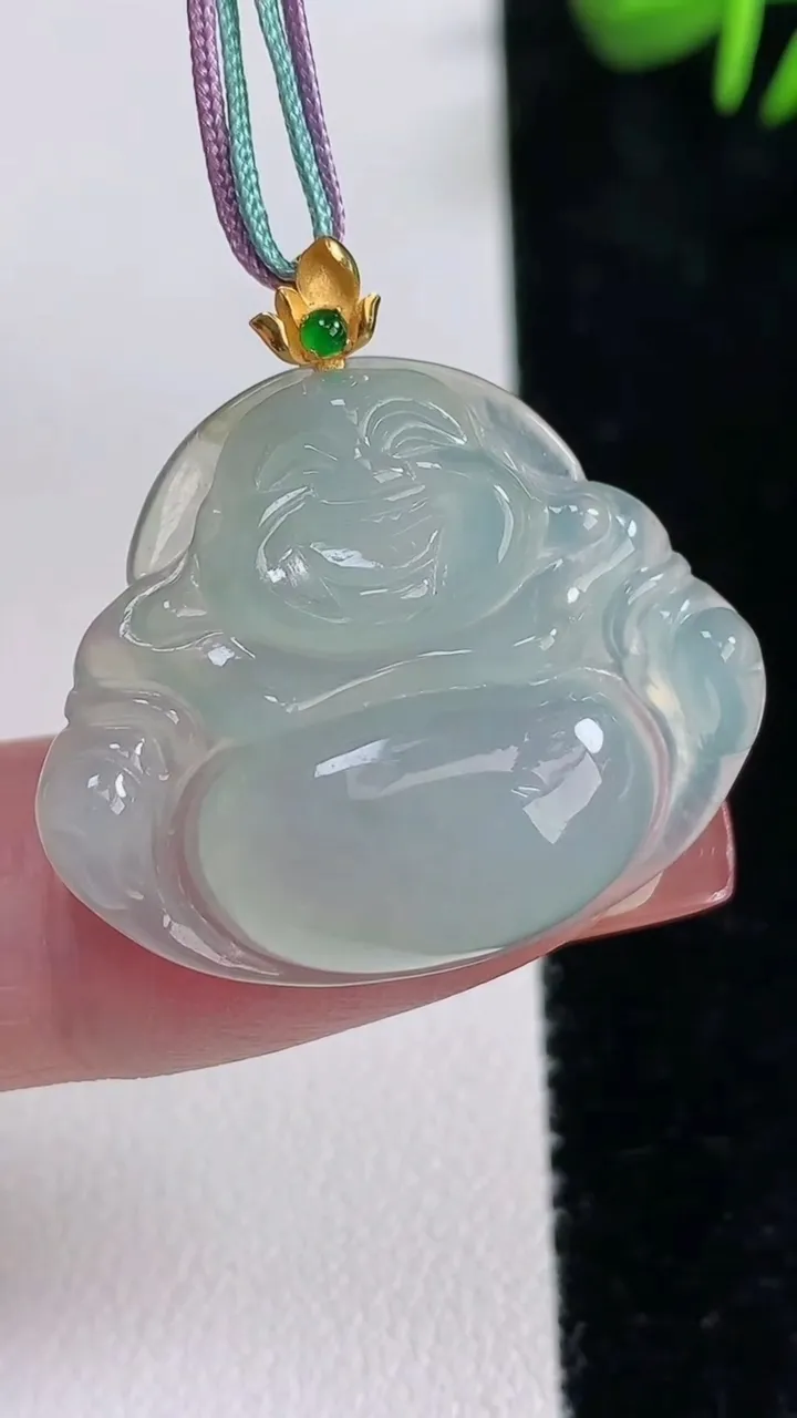 天然A货翡翠佛公吊坠，尺寸24.8-29.3-6，重量:6.44g
12月15日