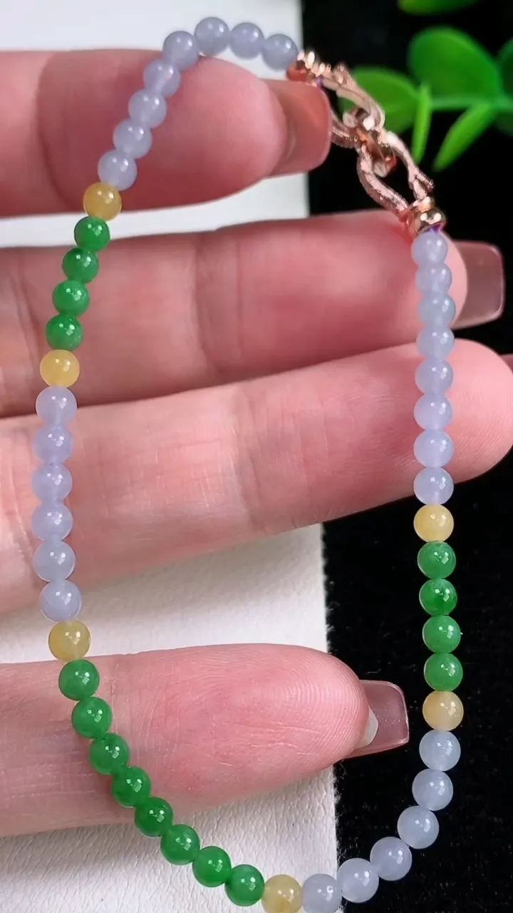 天然A货翡翠三彩小米珠手串，尺3.5-50颗，重量:5.26g12月15日
工厂直销收藏佳品,种好水