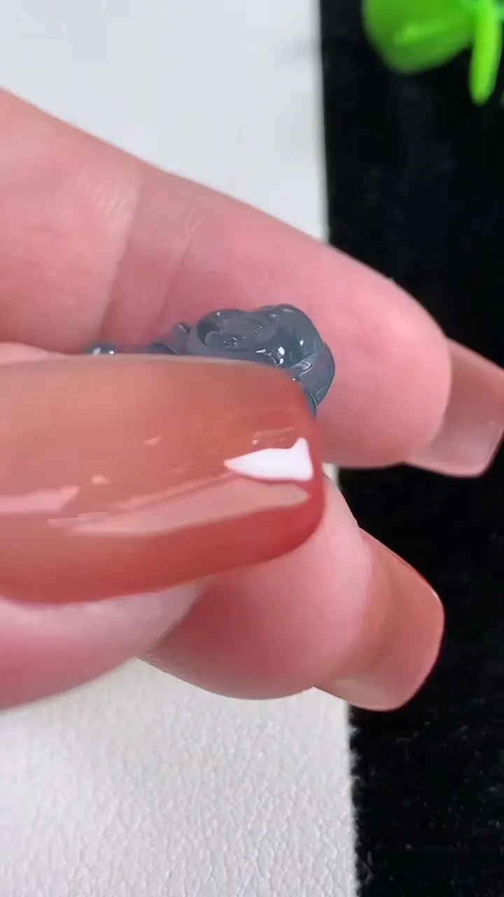 天然A货翡翠佛公吊坠，尺寸19-20.5-4.4，重量:2.72g
12月15日