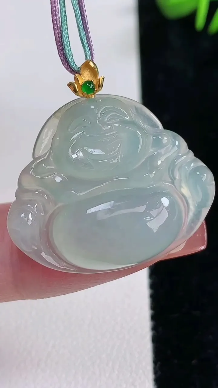 天然A货翡翠佛公吊坠，尺寸24.8-29.3-6，重量:6.44g
12月15日