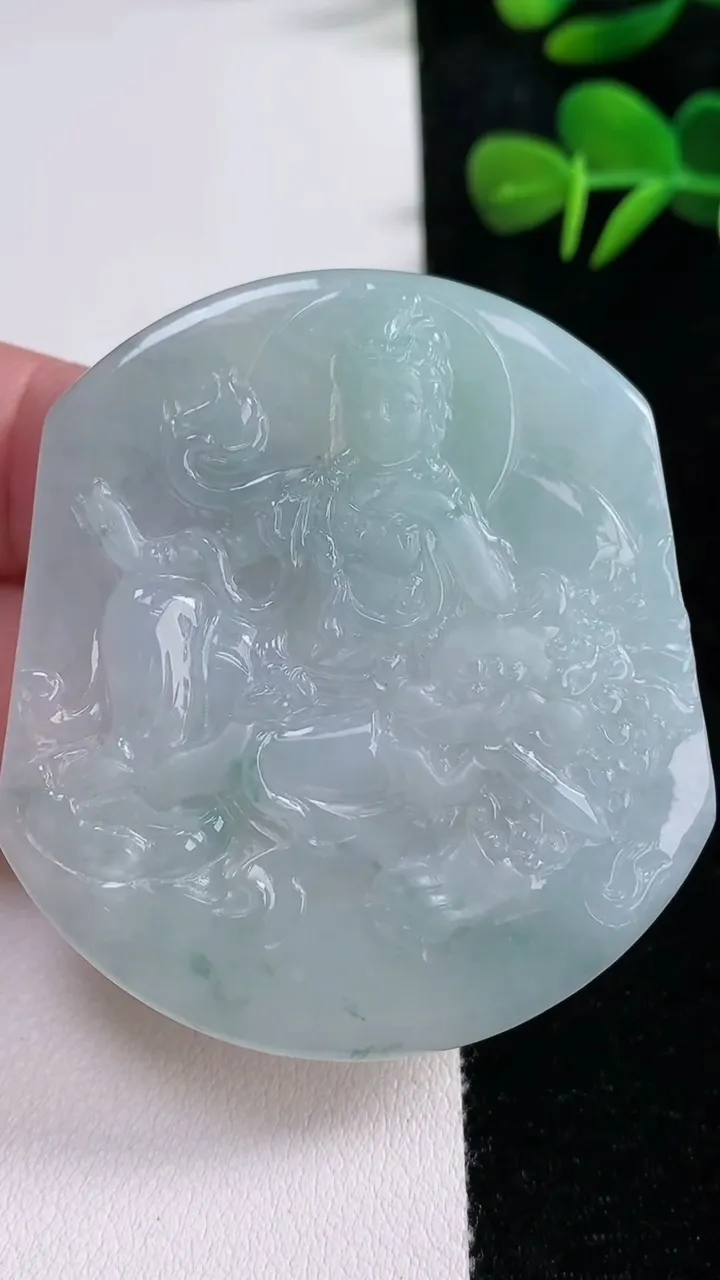 天然A货翡翠冰种飘花文殊菩萨吊坠，尺寸54.6-49.5-5.6，重量:30.38g
12月15日