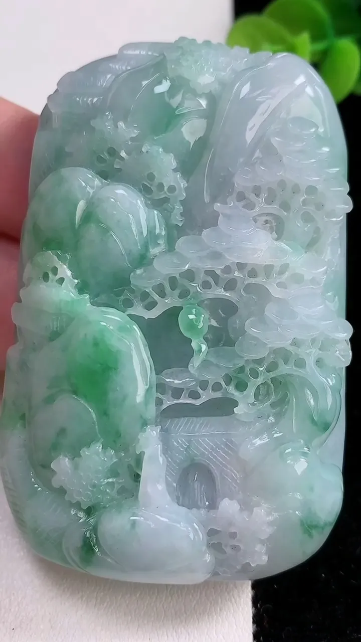 天然A货翡翠山水牌吊坠，尺寸70-45.6-13.5，重:96.33g
12月15日