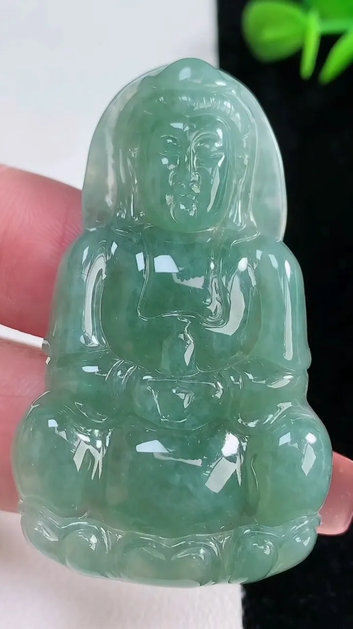 天然A货翡翠观音菩萨吊坠，尺寸52.4-31.2-5.4，重量:16.24g
12月15日