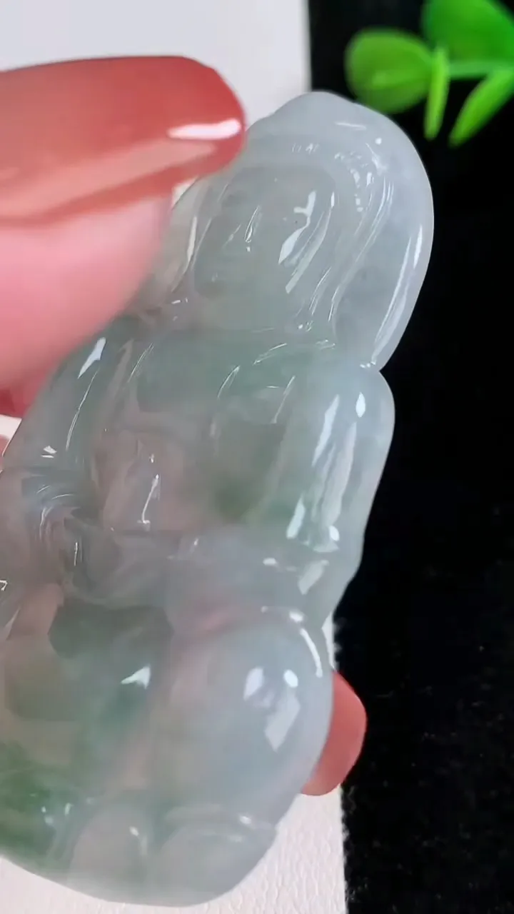 天然A货翡翠飘花观音菩萨吊坠，尺寸62.5-39-5，重量:23.78g
12月15日