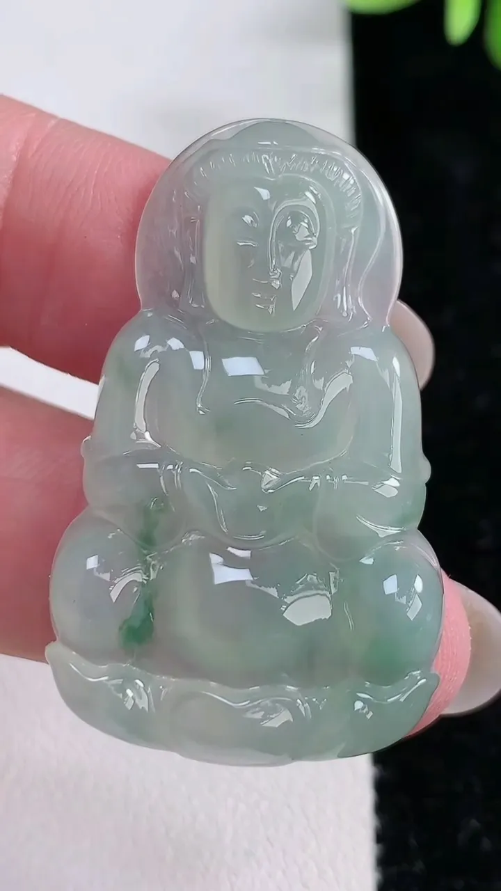 天然A货翡翠飘花观音菩萨吊坠，尺寸42.1-25.5-4.5，重:8.40g
12月15日