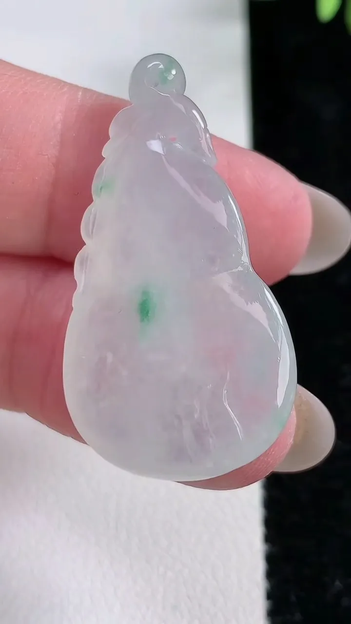 天然A货翡翠飘花葫芦吊坠，尺寸32.6-20-5.8，重:7.18g
12月15日