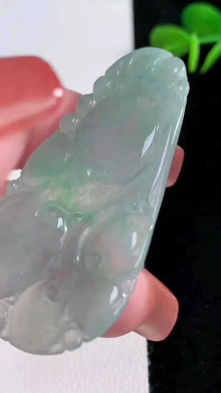 天然A货翡翠如意吊坠，尺寸53.2-31-2.2，重量:9.68g
12月15日