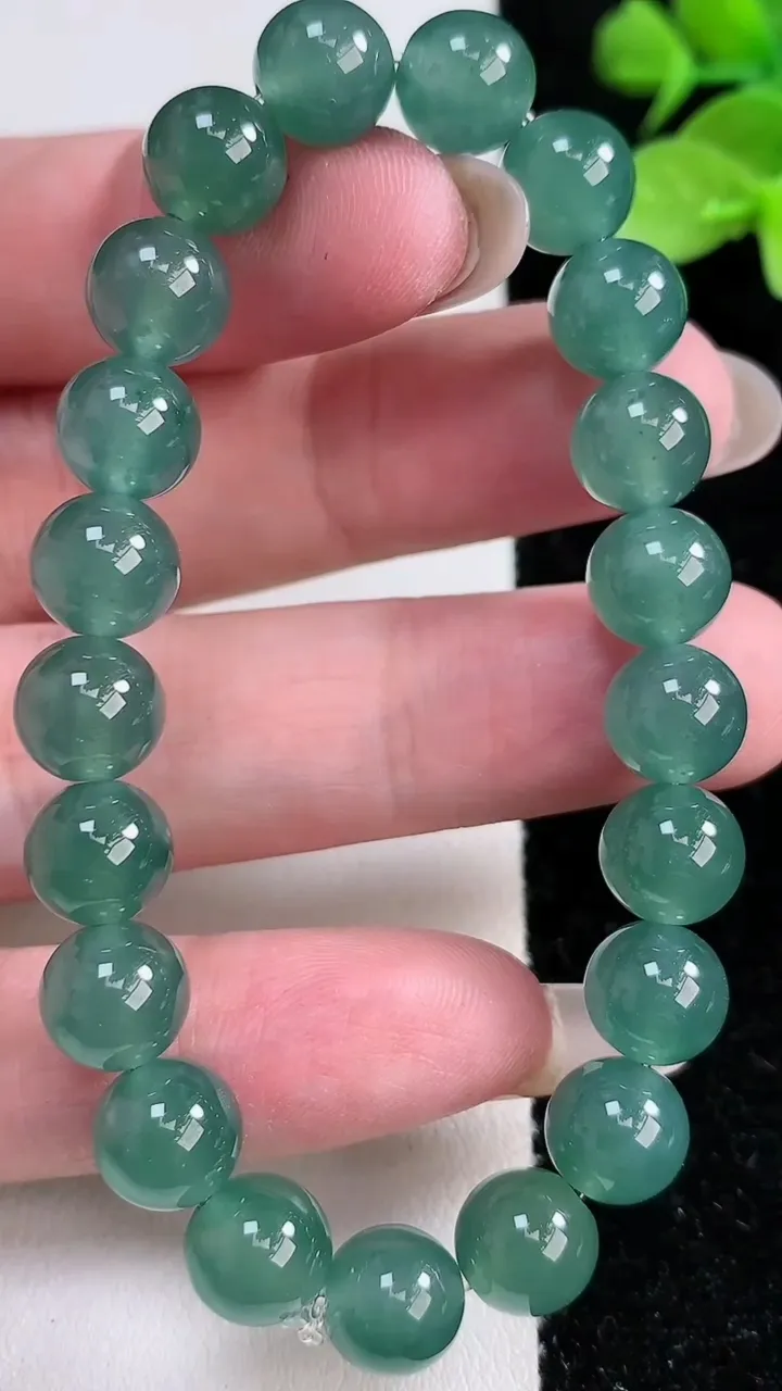 天然A货翡翠圆珠手串，尺寸8.8-21颗，重:24.38g12月15日
工厂直销收藏佳品,种好水足，