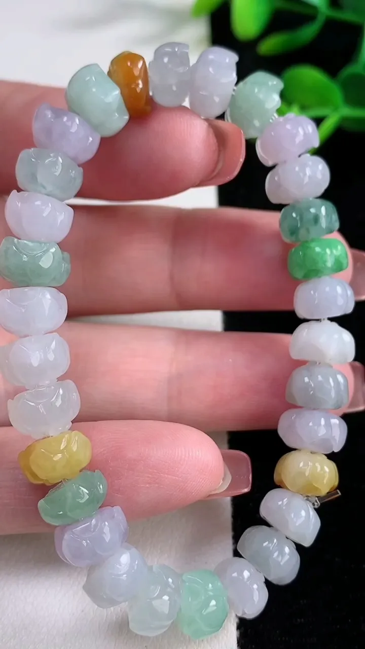 天然A货翡翠三彩莲花手串，尺寸8.5-6.2-30颗，重量:25.88g12月15日
工厂直销收藏佳