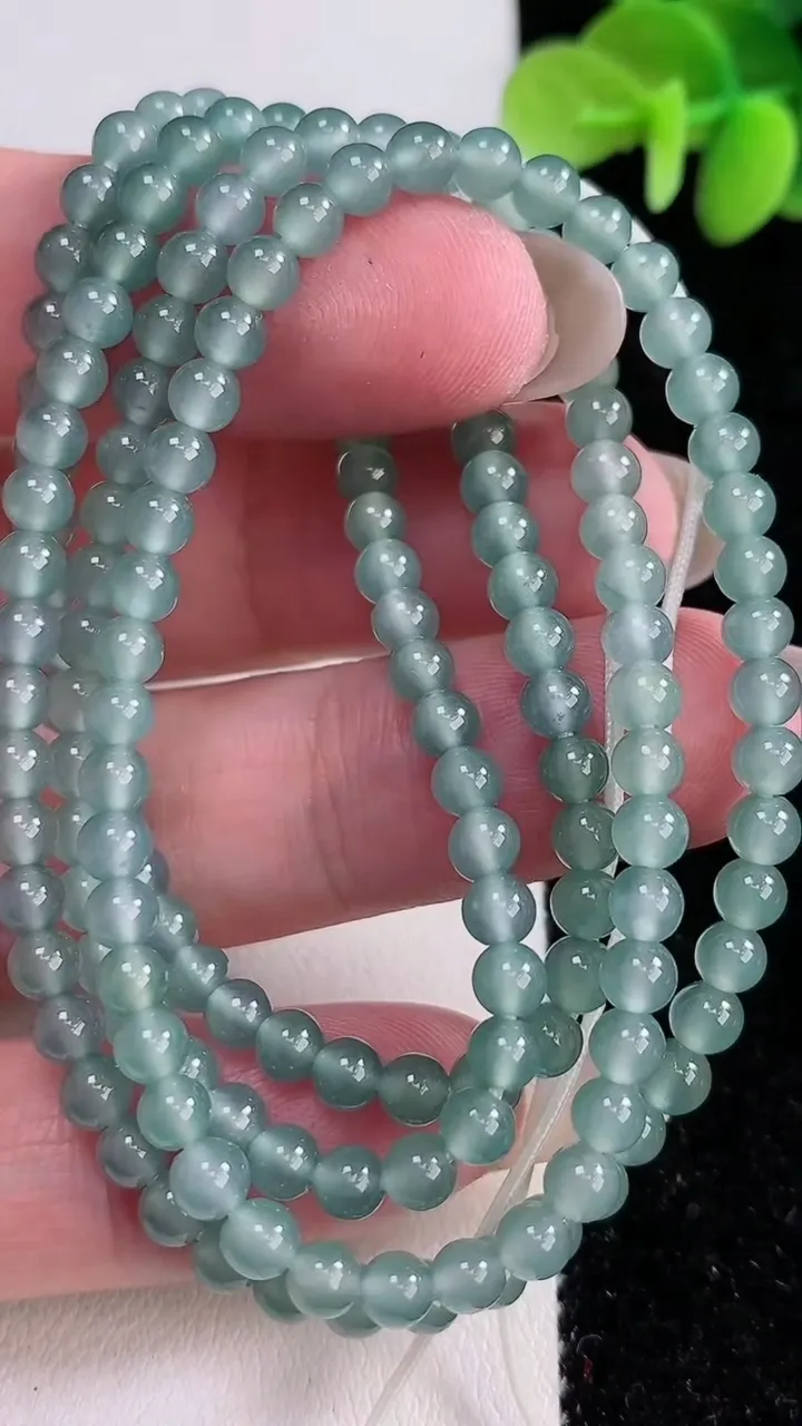天然A货翡翠小米珠项链，尺寸4-166颗，重:18.58g12月15日
工厂直销收藏佳品,种好水足，色泽均匀，有种有色，上手高大气！