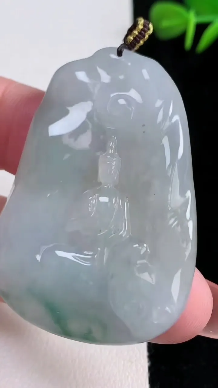 天然A货翡翠飘花观音菩萨吊坠，尺寸49.3-34-5，重量:20.91g
12月15日