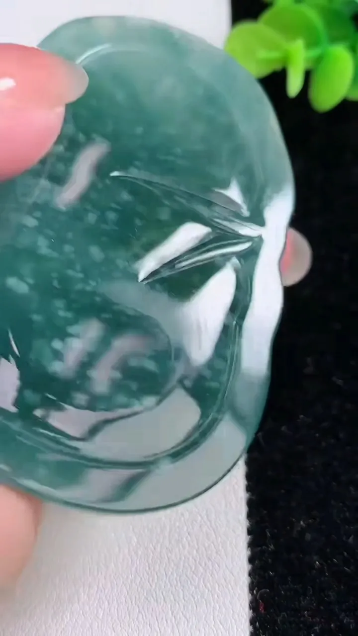 天然A货翡翠龙牌吊坠，尺寸70.8-47.5-8.3，重:51.39g
12月15日