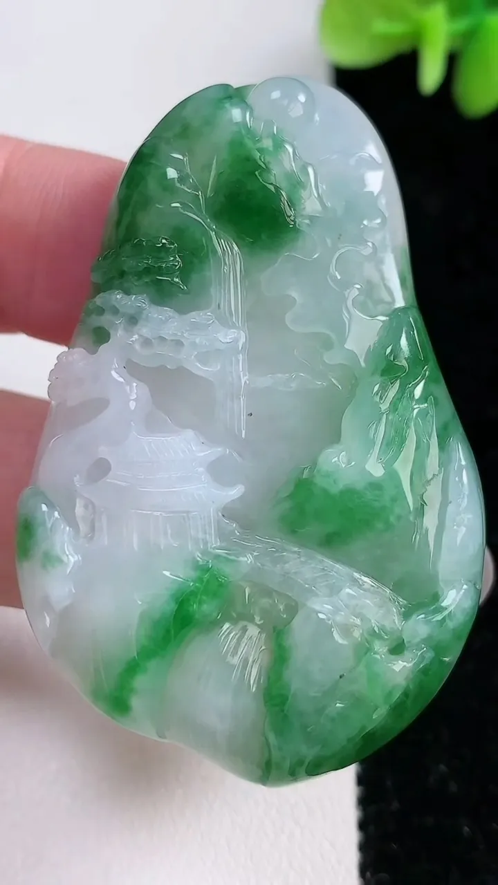 天然A货翡翠山水牌吊坠，尺寸56.2-36.7-9，重:33.69g
12月15日