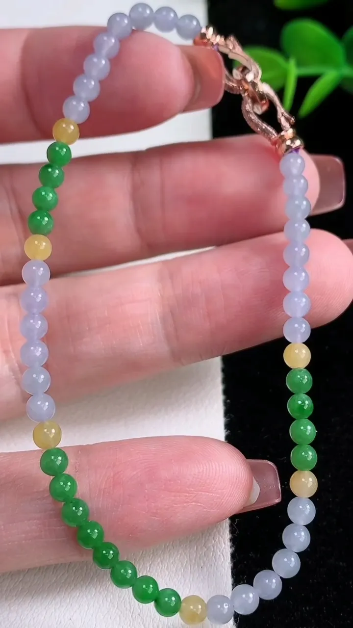 天然A货翡翠三彩小米珠手串，尺3.5-50颗，重量:5.26g12月15日
工厂直销收藏佳品,种好水足，色泽均匀，有种有色，上手高大气！